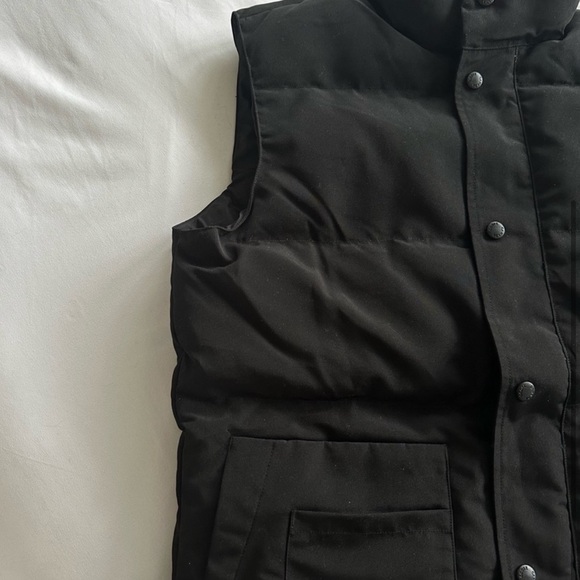 - Canada goose vest - Picture 2 of 3